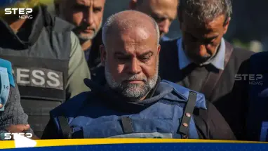 بالأحضان.. محمد أبو تريكة يواسي الصحفي وائل الدحدوح في وفاة والدته (فيديو)