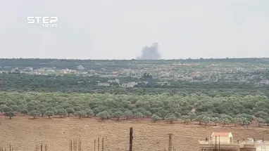 مشاهد من القصف الروسي على الاتوتستراد الدولي شمال مدينة خان شيخون جنوب إدلب