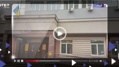 بالفيديو|| بـ 3 قنابل.. انفجار يهز قاعة محكمة بالعاصمة الأوكرانية كييف
