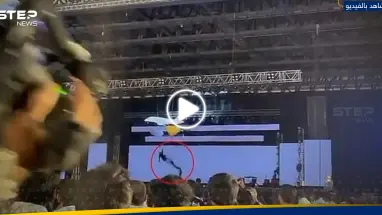 شاهد|| لحظة سقوط رئيس شركة أمام موظفيه خلال احتفال اليوبيل الفضي