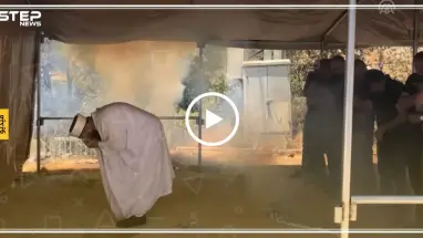 جنود الاحتلال يعتدون بطريقة استفزازية على مصلين بأحد أحياء القدس (فيديو)