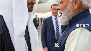 صاحب السمو الشيخ محمد بن زايد آل نهيان يصافح رئيس الوزراء الهندي ناريندرا مودي بحفاوة.