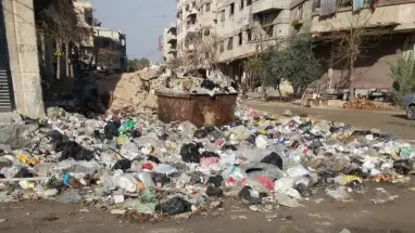 بعد إظهاره عودة الحياة .. تلال من القمامة تُغطّي الغوطة الشرقية !!