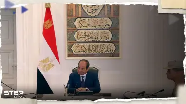 شاهد|| تفسيرات لآية قرآنية ظهرت خلف السيسي في اجتماع تثير التفاعل