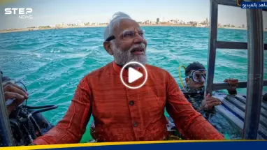 بالفيديو|| رئيس الوزراء الهندي يصلي تحت المياه بمعبد هندوسي غارق