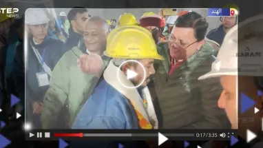 بعد 17 يوماً.. شاهد لحظة إنقاذ عشرات العمال العالقين في نفق منهار شمالي الهند