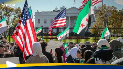 تجمع من الجالية السورية في أمريكا أمام البيت الأبيض أثناء لقاء الشرع وترامب