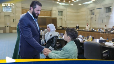 الشرع يمازح طفلاً خلال حديثه عن وزارة الدفاع