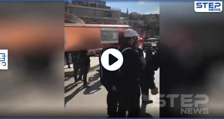 بالفيديو || المتظاهرون اللبنانيون يشيعون ليرتهم بـ زفة التابوت الشهيرة