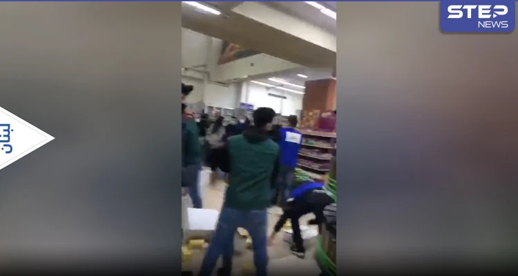 بالفيديو|| شجار بين لاجئين سوريين ومواطنين لبنانيين على أطعمة مدعومة.. وهاشتاغ سوريا يتصدر