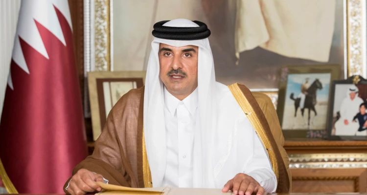 أمير قطر يعفي وزير المالية من منصبه.. ويصدر أمراً