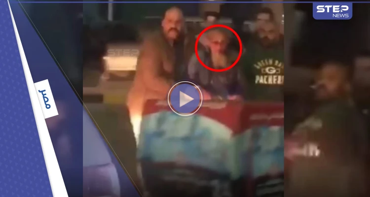بالفيديو|| مسن مصري يقتل رجل دين مسيحي وسط الشارع بالإسكندرية.. ونشطاء يوثقون لحظة القبض عليه والأزهر يدين