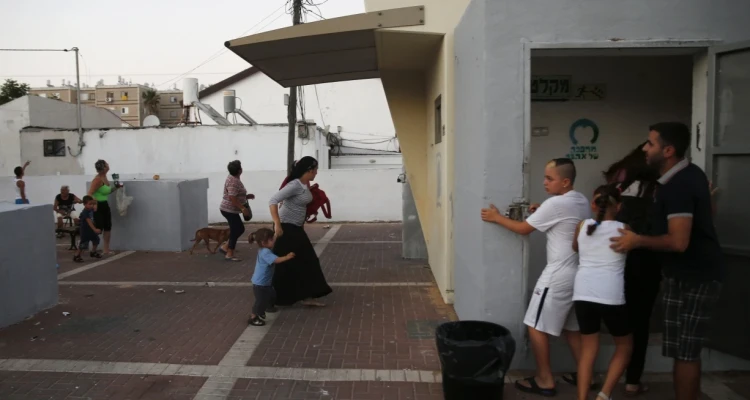 خطوة فلسطينية جديدة في كل الأراضي المحتلة لأول مرة وإسرائيل تطلب من المستوطنين البقاء في الملاجئ