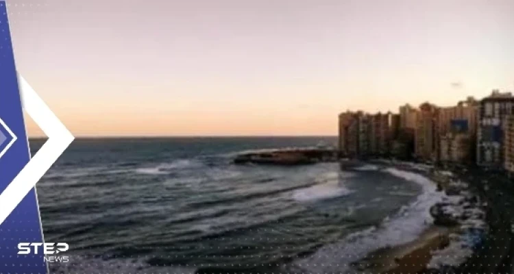 بالفيديو|| "رعب" في مصر بعد تحول لون مياه البحر للأسود عقب زلزال تركيا المدمر