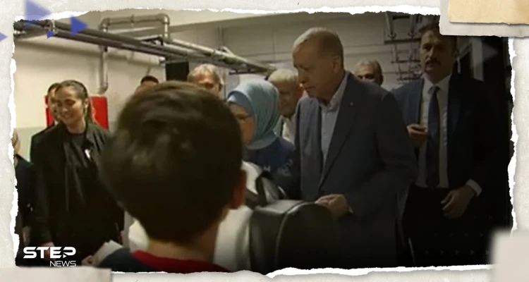 بالفيديو|| أردوغان يوزع الأموال والهدايا على أطفال في مركز اقتراع وأحدهم: انت من سينتصر
