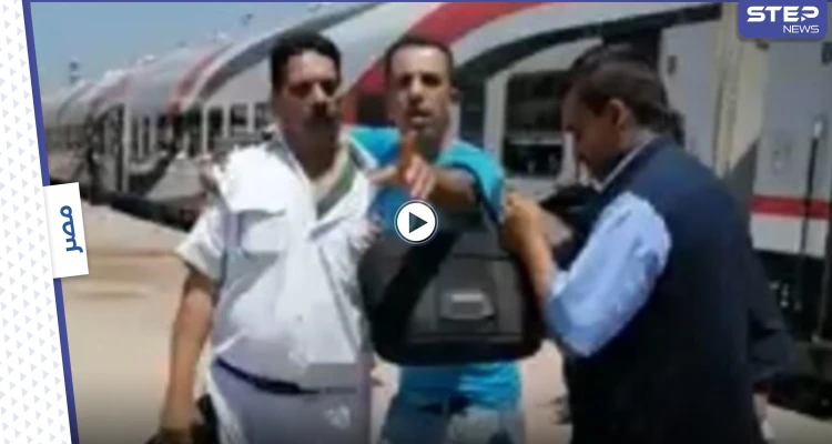 بالفيديو|| حادثة تشعل مصر.. أمين شرطة يتعرض للاعتداء بالضرب من قبل بائعي تذاكر قطار والسلطات توضح