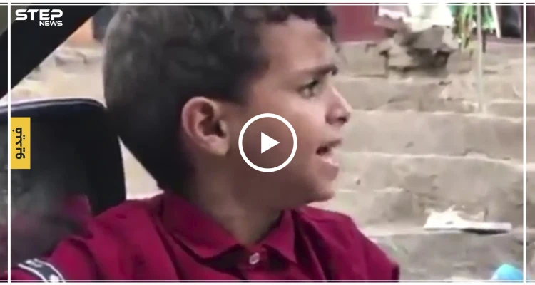 شاهد واحكم بنفسك: "بائع الماء" طفل يمني يجذب المارة بصوته الجميل (فيديو)