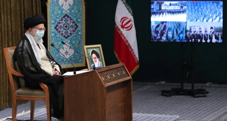 خامنئي: "على الجيوش المنطقة ألا تسمح بالتدخل فيها"