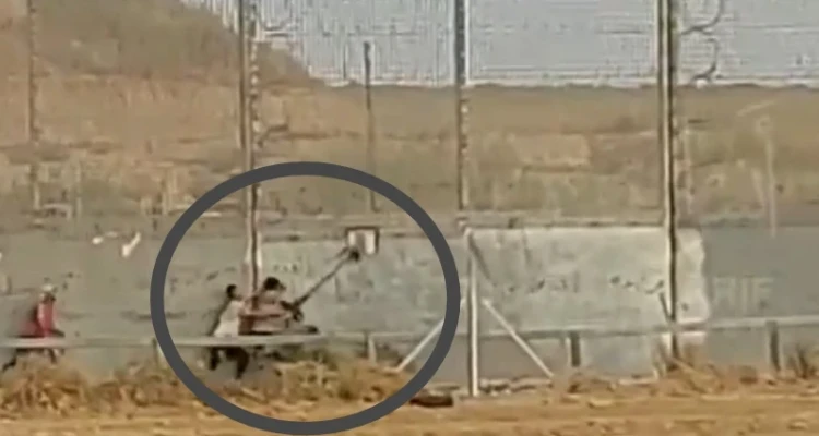 بالفيديو|| شاب فلسطيني يسحب سلاح جندي إسرائيلي بقوة على حدود غزة.. ووزارة الصحة تتحدث عن 24 إصابة بالقطاع