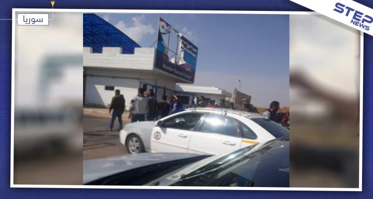 تمزيق صورة للأسد تدفع بقواته لمداهمة مراكز قادة سابقين بالمعارضة في معبر نصيب (صور)