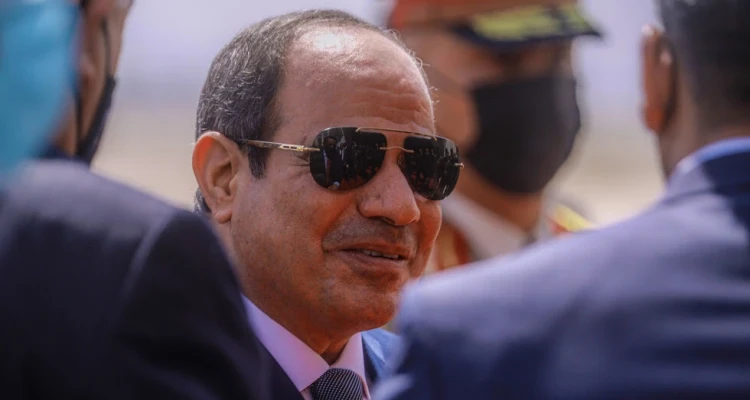 "إن تطلب الأمر سيتدخل الجيش".. السيسي يصدر قراراً حاسماً ويتوعد المتورطين
