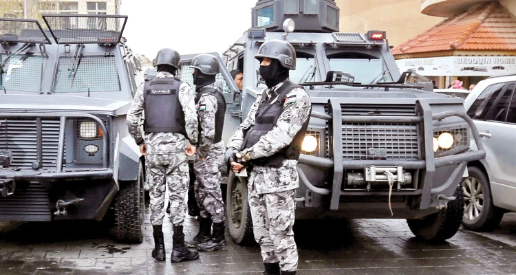 السلطات الأردنية تعتقل أشخاص مقربين من دائرة الملك ومصدر أمني يوضّح