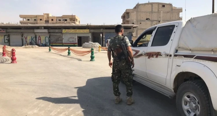 حواجز "قسد" في الرقة تلاحق المنشقين والمتخلفين عن صفوفها