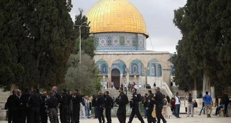 بالفيديو || مستوطنون يؤدون "الصلوات الصامتة" في باحات الأقصى.. غضب فلسطيني وتنديد عربي