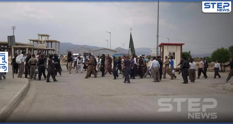 بالفيديو|| آلاف الإيرانيين يقتحمون حدود العراق في السليمانية لتشييع رجل دين.. من هو الكسنزان؟