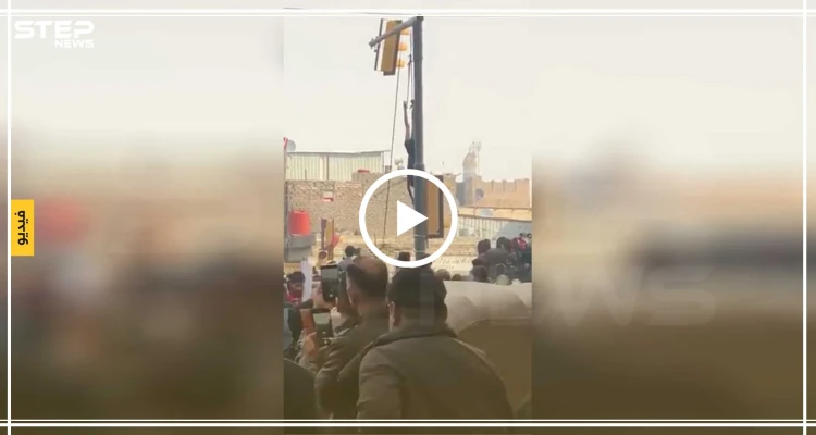 بالفيديو|| متظاهرو ساحة الوثبة بالعراق يعدمون مسلحًا أطلق النار عليهم.. وساحة التحرير تستنكر: أخبار