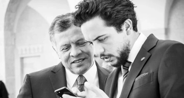 ولي العهد الأردني ينشر صورة تاريخية بدلالات رمزية ويعلّق