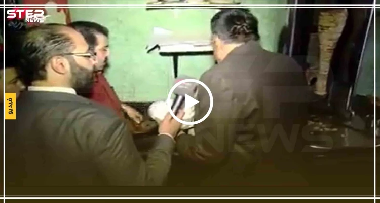 فيديو|| مسؤول يُغلق مطعم في يبرود بسبب "وضع المايونيز جانب سيخ الشاورما"!!