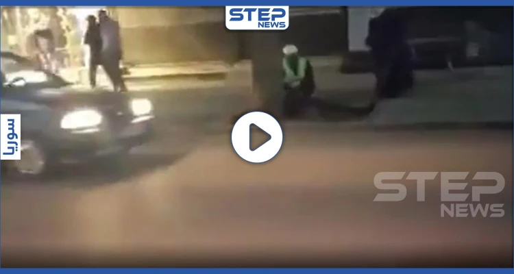 بالفيديو|| بمشهد مشابه لما جرى بإيران و"ووهان" الصينية.. رجل يسقط أرضًا بدمشق بسبب كورونا