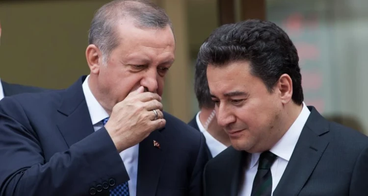 علي باباجان يفتح النار على أردوغان بتهديده حكمه ويشكو العقلية "الوصائية"