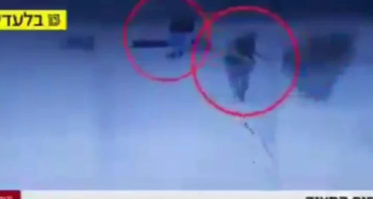 قناة عبرية تبثّ فيديو يكشف كيف تمكن أسرى فلسطينيين من عبور حواجز الجيش الإسرائيلي بسهولة وأمام أعينهم