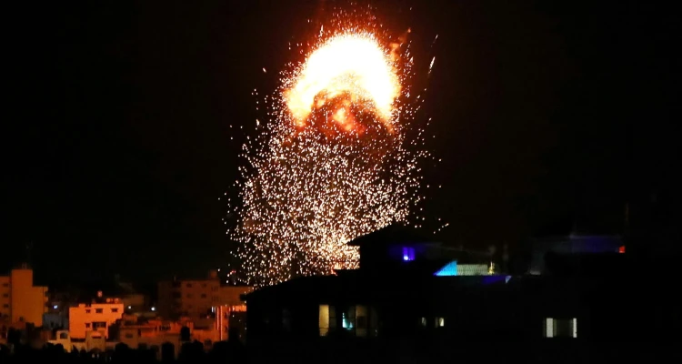 مسؤول إسرائيلي كبير يتوقع عدد الصواريخ التي ستناهل على تل أبيب في حال اندلاع نزاع مسلح مع حزب الله