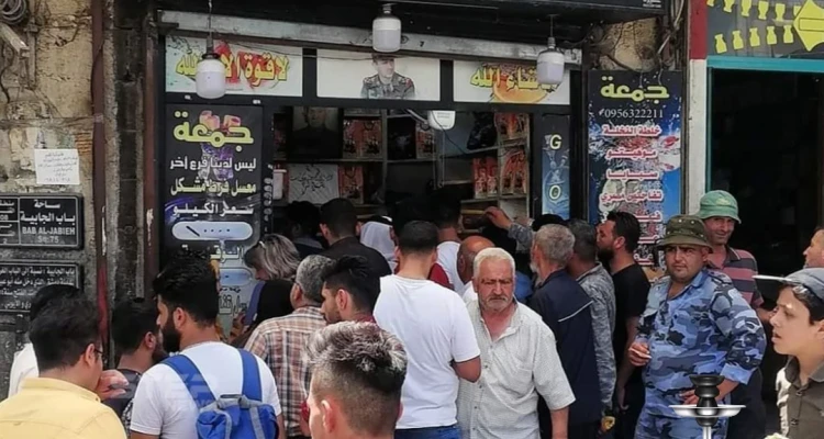 ازدحام على شراء المعسل مع انهيار الليرة السورية