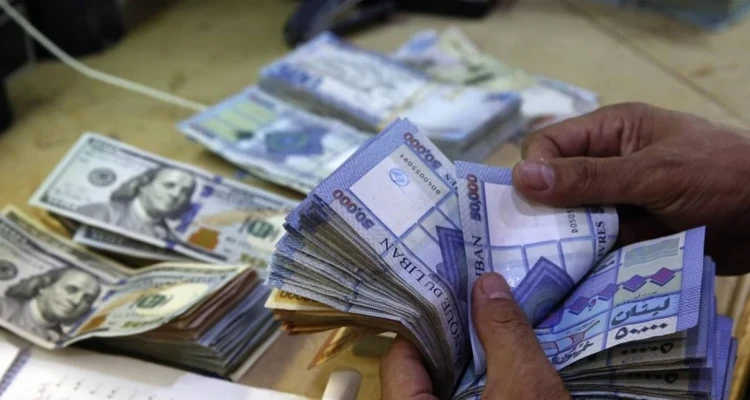 لبنان على حافة الانهيار.. الدولار يسجل أرقام تاريخية في السوق السوداء واللبنانيون يخرجون بتظاهرات