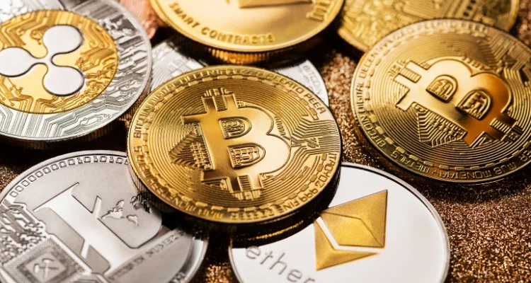 بعد اجتماع الفيدرالي الأمريكي.. موجة هبوط عنيفة تضرب أكبر 100 عملة رقمية