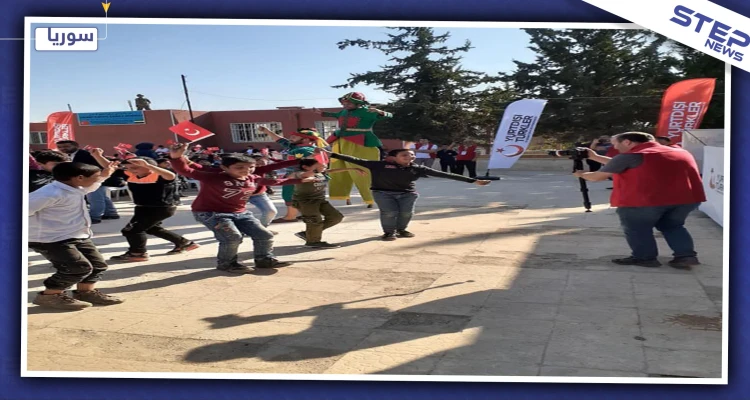انتشار الأعلام التركية وغياب أعلام الثورة بأحد الاحتفالات بمدينة الراعي يثير سخطًا واسعًا