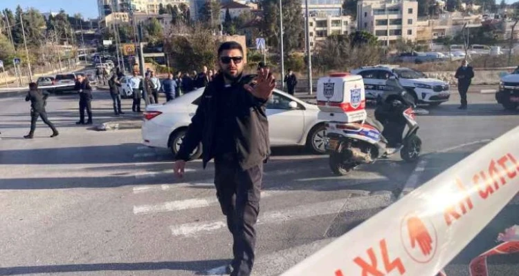 بالفيديو|| قوات إسرائيلة تصفّي فلسطينياً بزعم محاولة تنفيذ عملية طعن