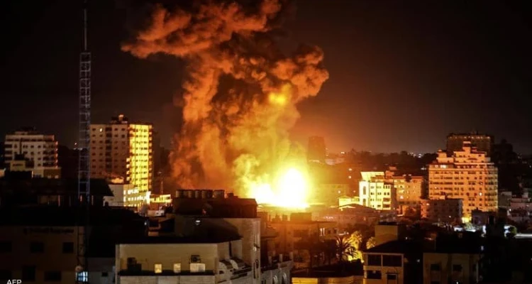 قناة عبرية تكشف عن عملية هي "الأعنف" ضد غزة الليلة.. وقيادي بحركة فتح يقول إن المعركة ستنتهي خلال ساعات