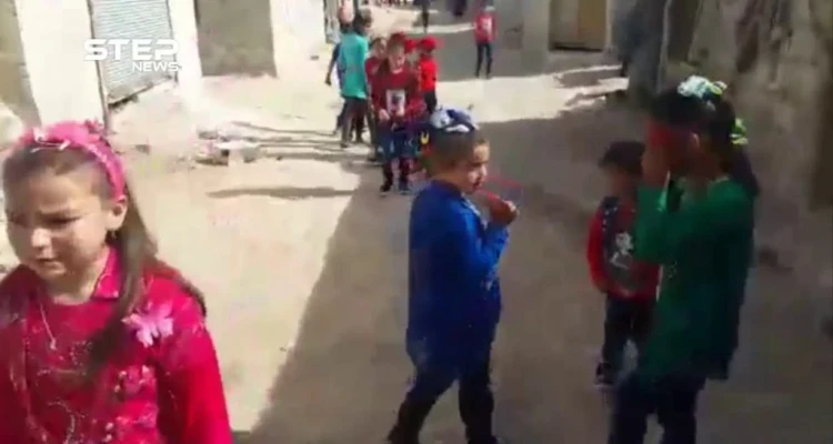 شاهد احتفال الأطفال في أول أيام عيد الفطر في مخيم أبناء مهين بريف إدلب الشمالي
