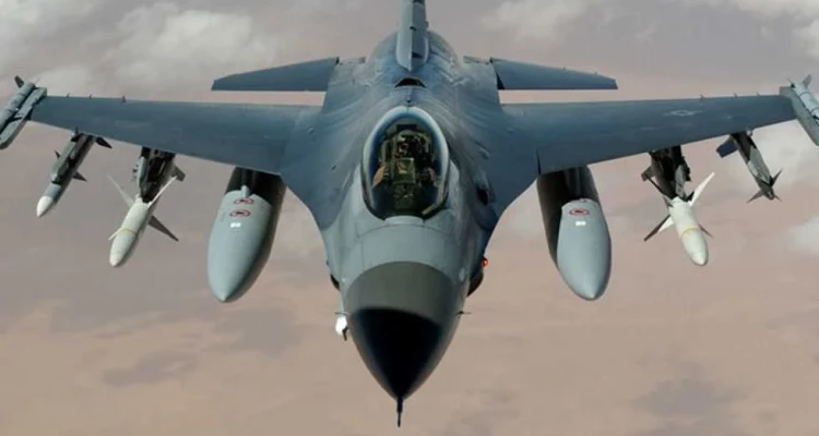 بالفيديو|| طائرة F16 من سلاح الجو الملكي الهولندي تصطدم بمبنى عسكري بعد إقلاعها من قاعدة جوية
