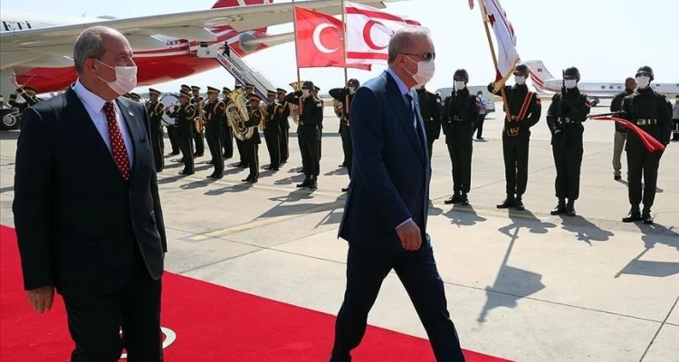 تجاهل تحذيرات الاتحاد الأوروبي.. أردوغان من داخل قبرص يتحدى ويتوعد