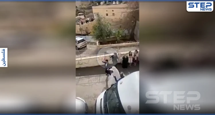 بالفيديو|| العروس تتراقص وحدها بالشارع.. شاهد العرس الفلسطيني الشعبي بزمن "كورونا"