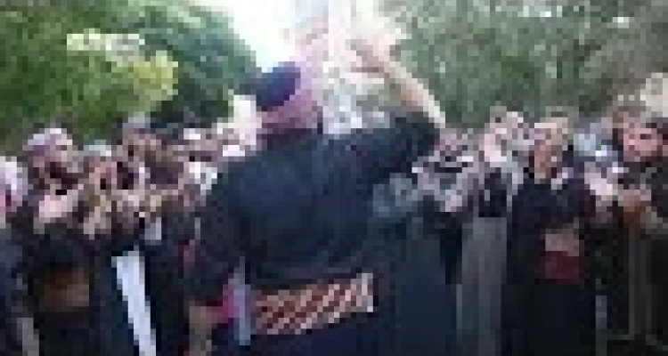عراضة حمصية واللعب بالترس والسيف بعد صلاة العيد في مدينة ادلب 11/08/2019