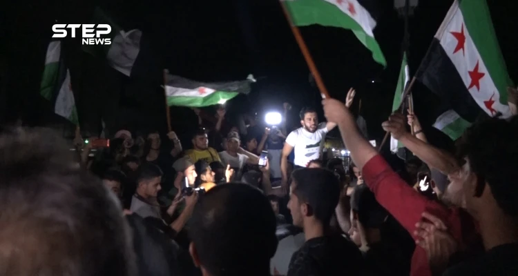 مظاهرة في مدينة معرة النعمان بريف إدلب طالبت بإسقاط نظام الأسد وهيئة تحرير الشام