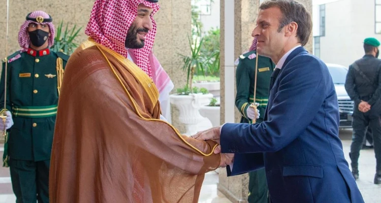 اتصال هاتفي بين ولي العهد السعودي وماكرون وميقاتي ينتهي باتفاق
