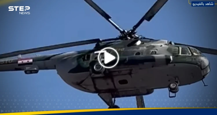 طائرة تحمل علم النظام السوري البائد تحلق فوق دمشق